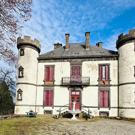 Le Chateau Giat Exterior photo