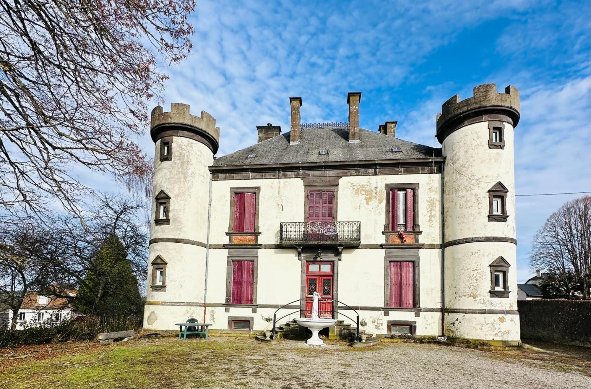 Le Chateau Giat Exterior photo