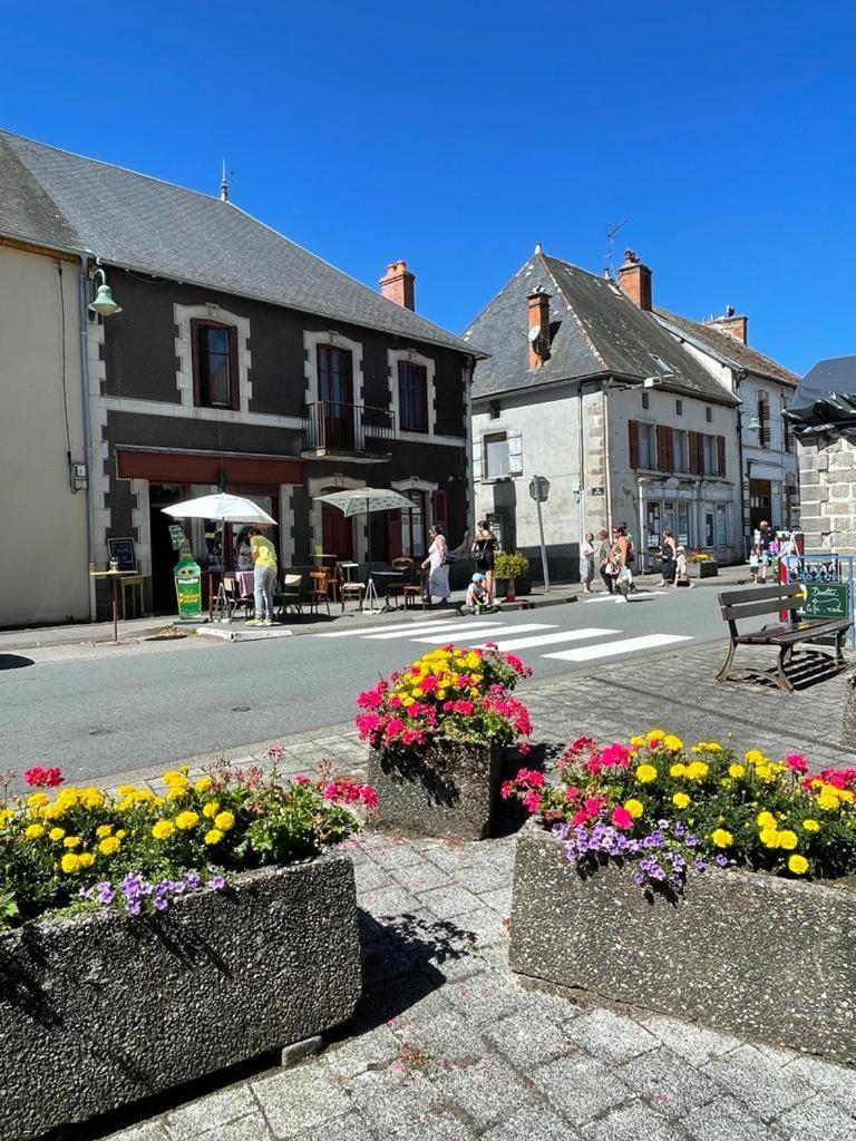 Le Chateau Giat Exterior photo