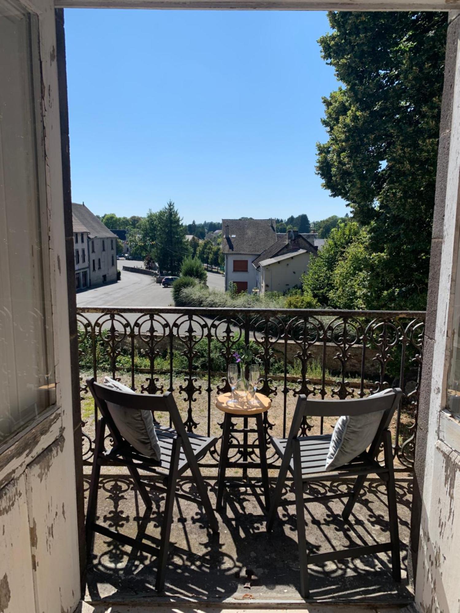 Le Chateau Giat Exterior photo